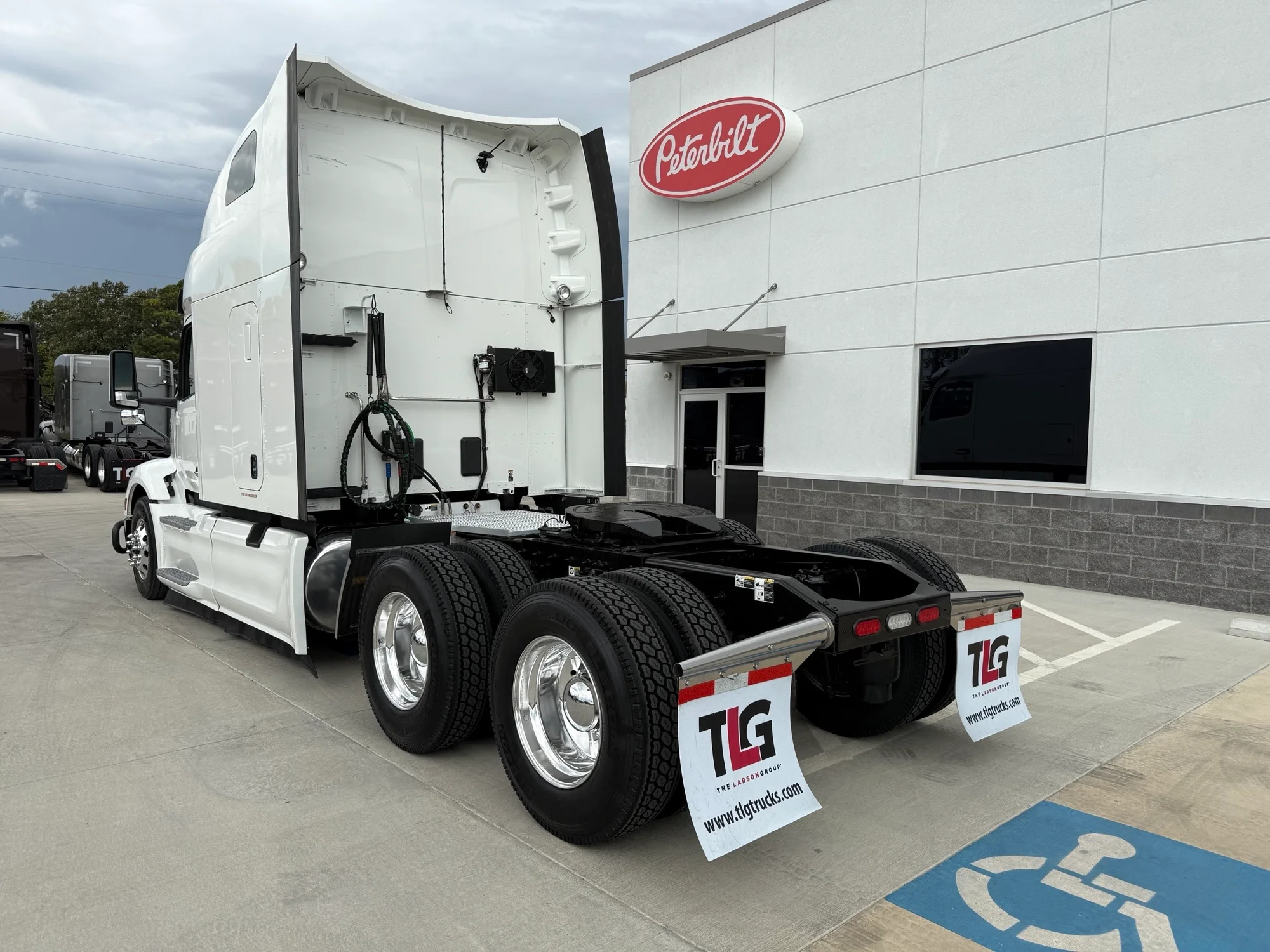 2023 Peterbilt 579 - image 3