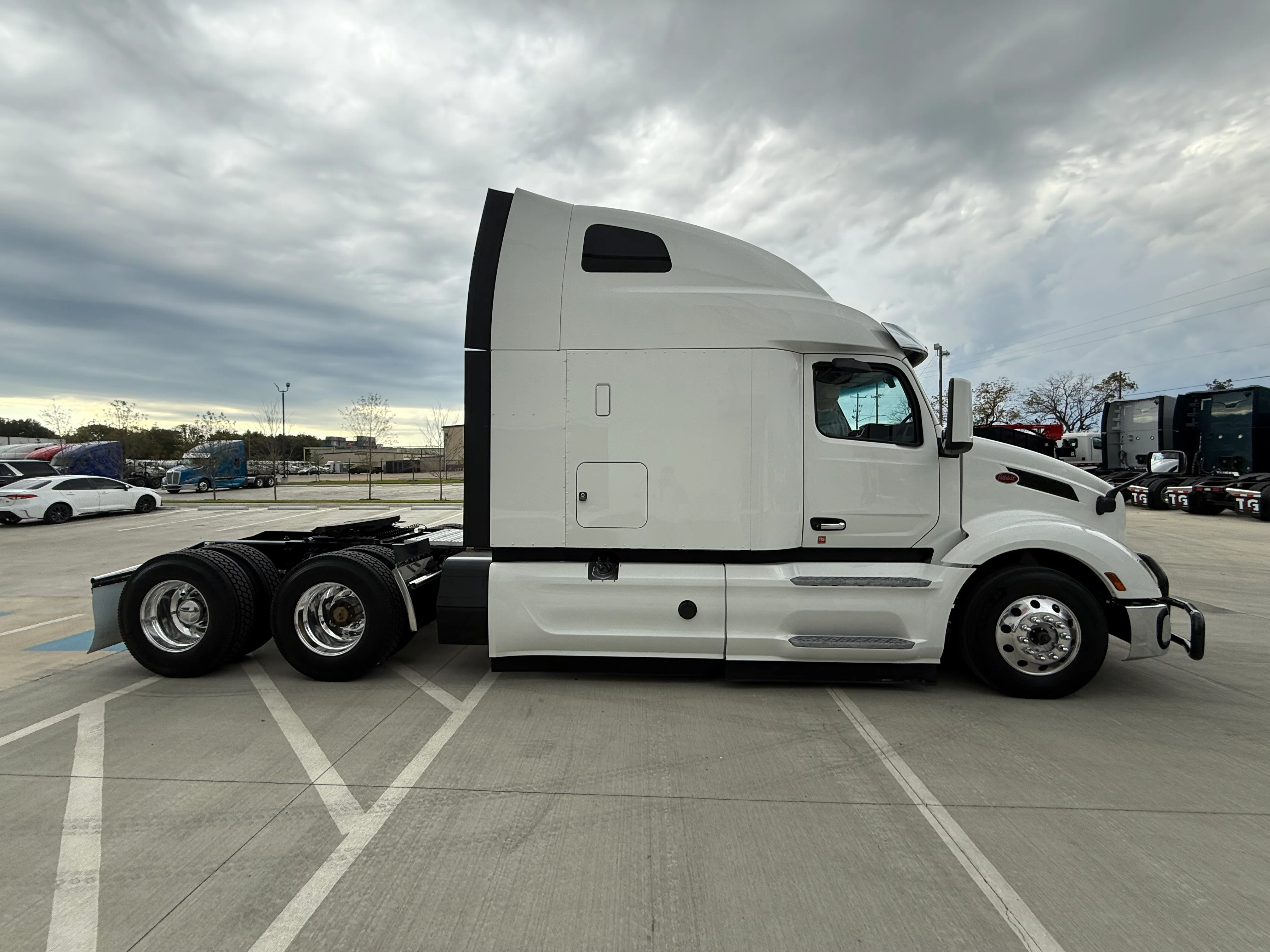 2023 Peterbilt 579 - image 6