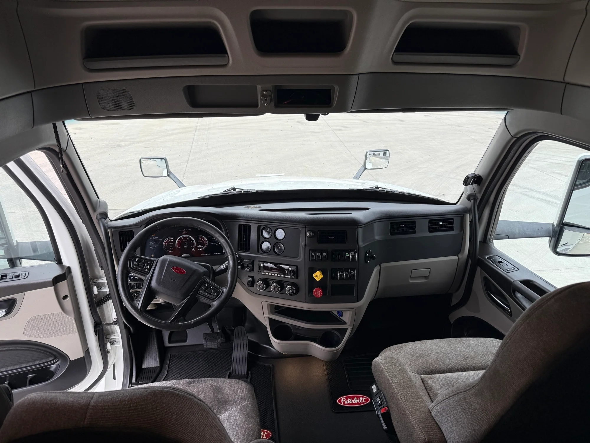 2023 Peterbilt 579 - image 15