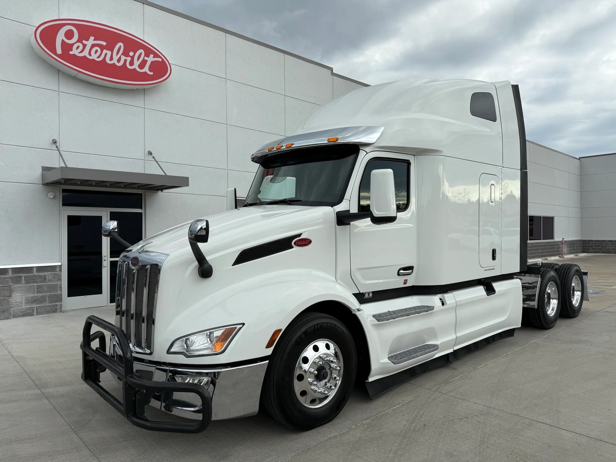 2023 Peterbilt 579 - image 1