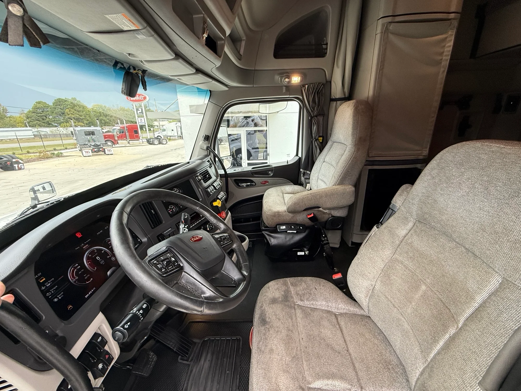 2023 Peterbilt 579 - image 12