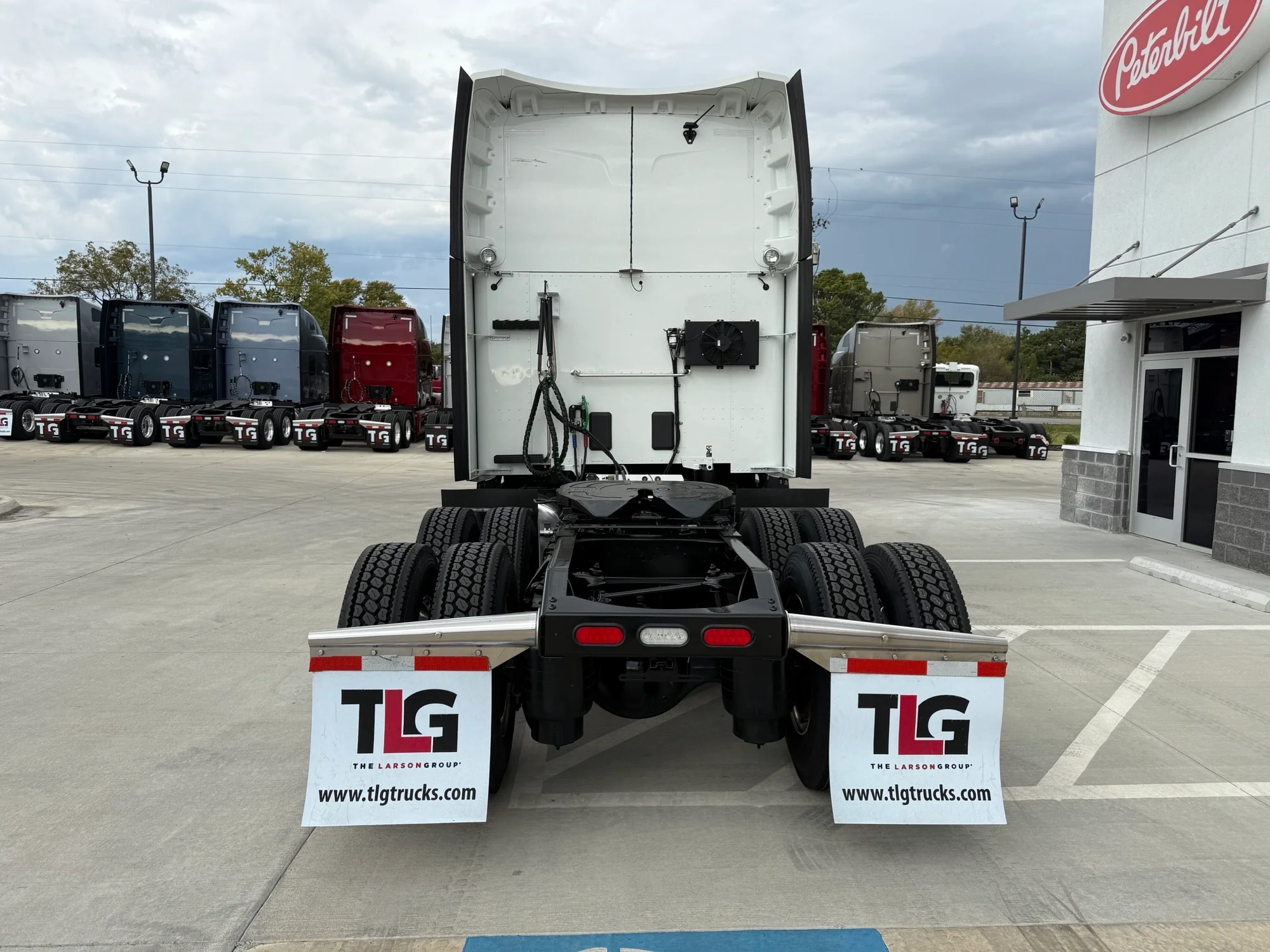 2023 Peterbilt 579 - image 4