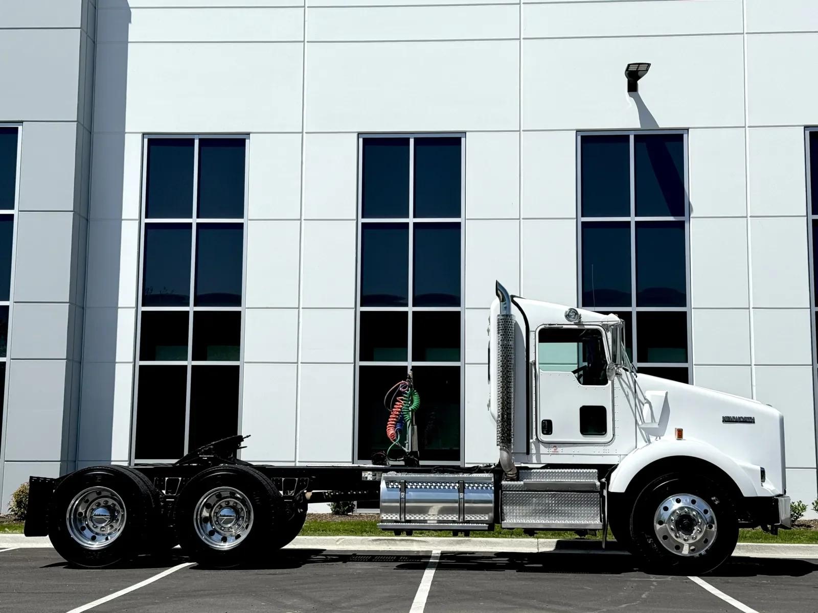 2020 Kenworth T800 - image 3