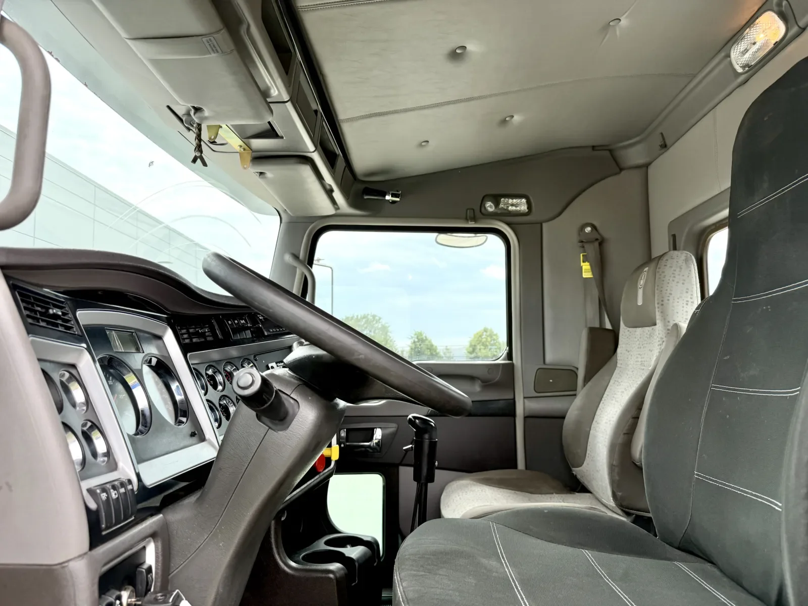 2020 Kenworth T800 in New Lenox, IL — photo 14