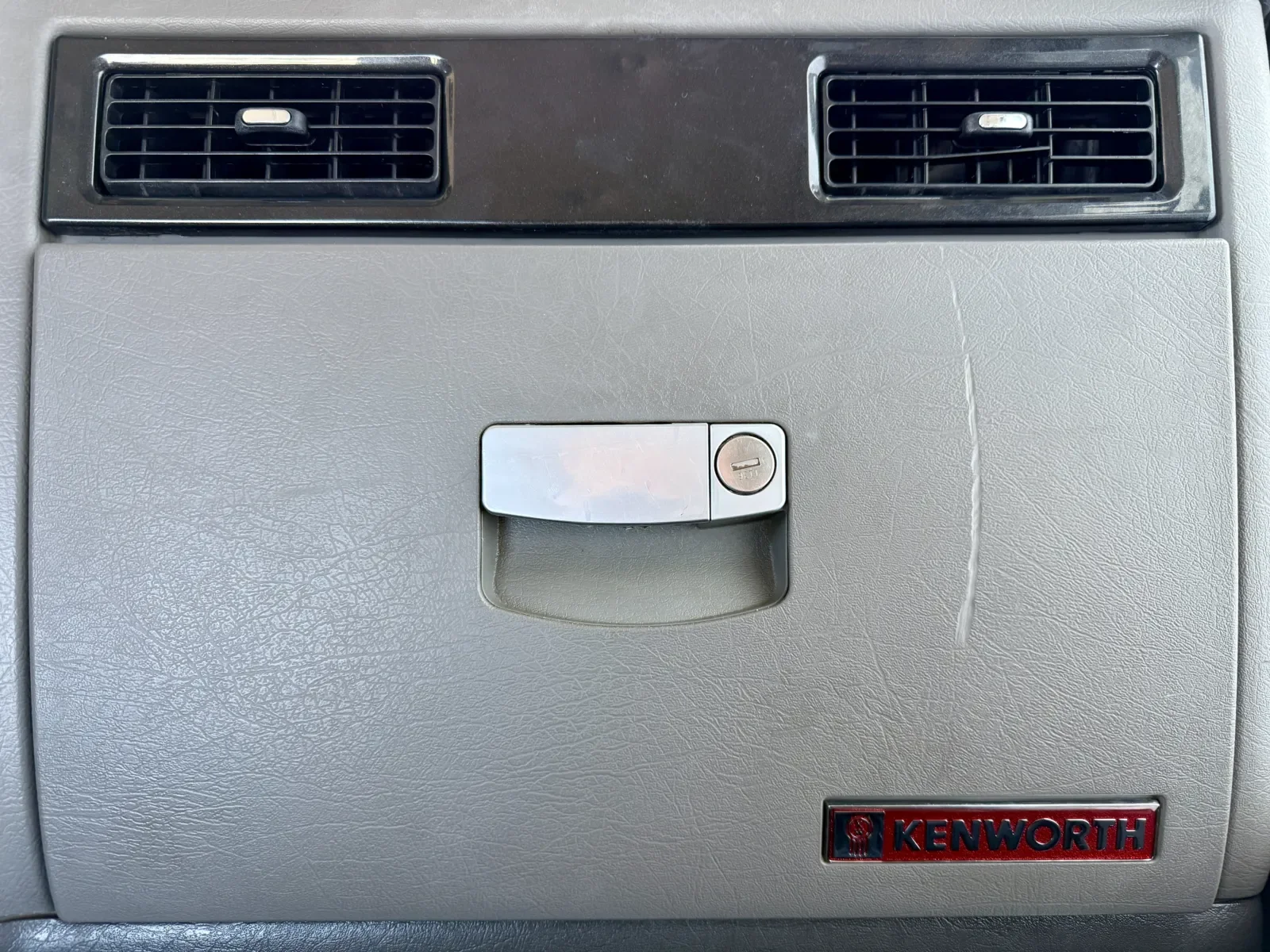 2020 Kenworth T800 - image 19