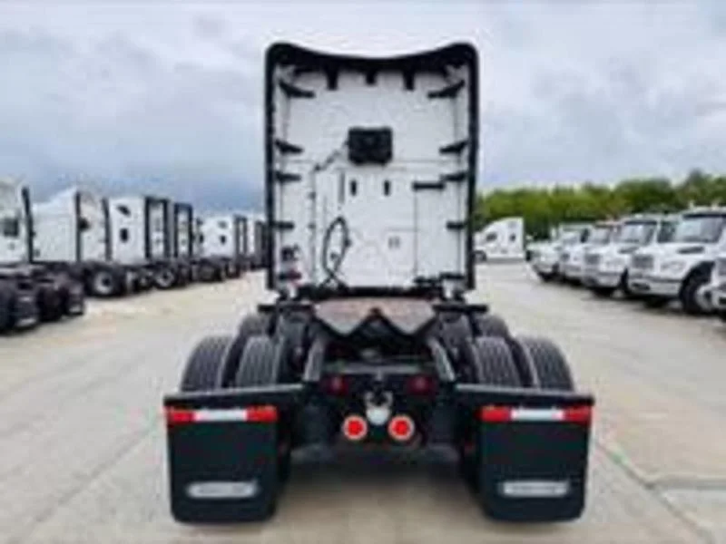 2026 Freightliner Cascadia - image 3