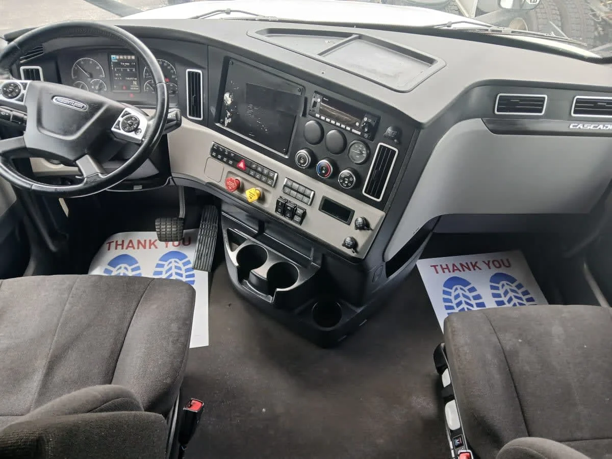 2023 Freightliner Cascadia in Jacksonville, FL — photo 7