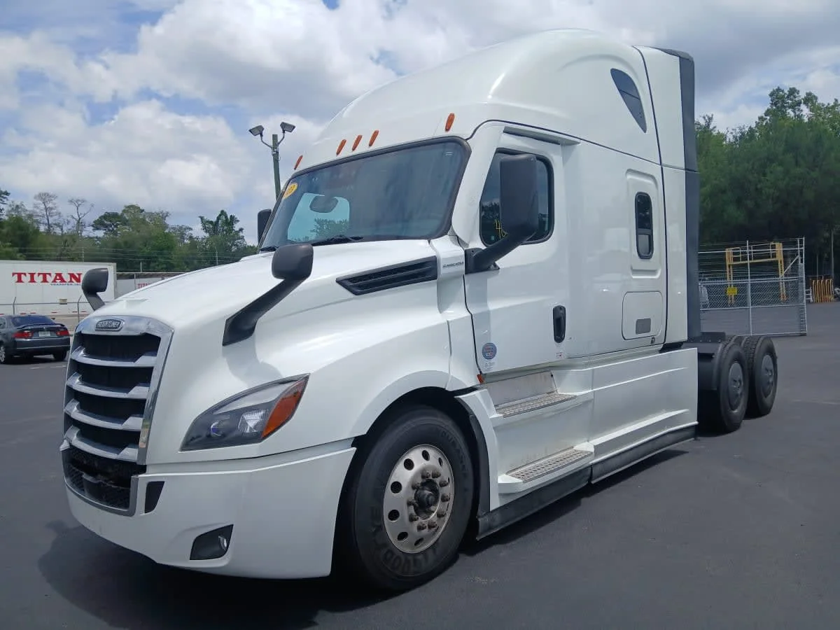 2023 Freightliner Cascadia in Jacksonville, FL — photo 3
