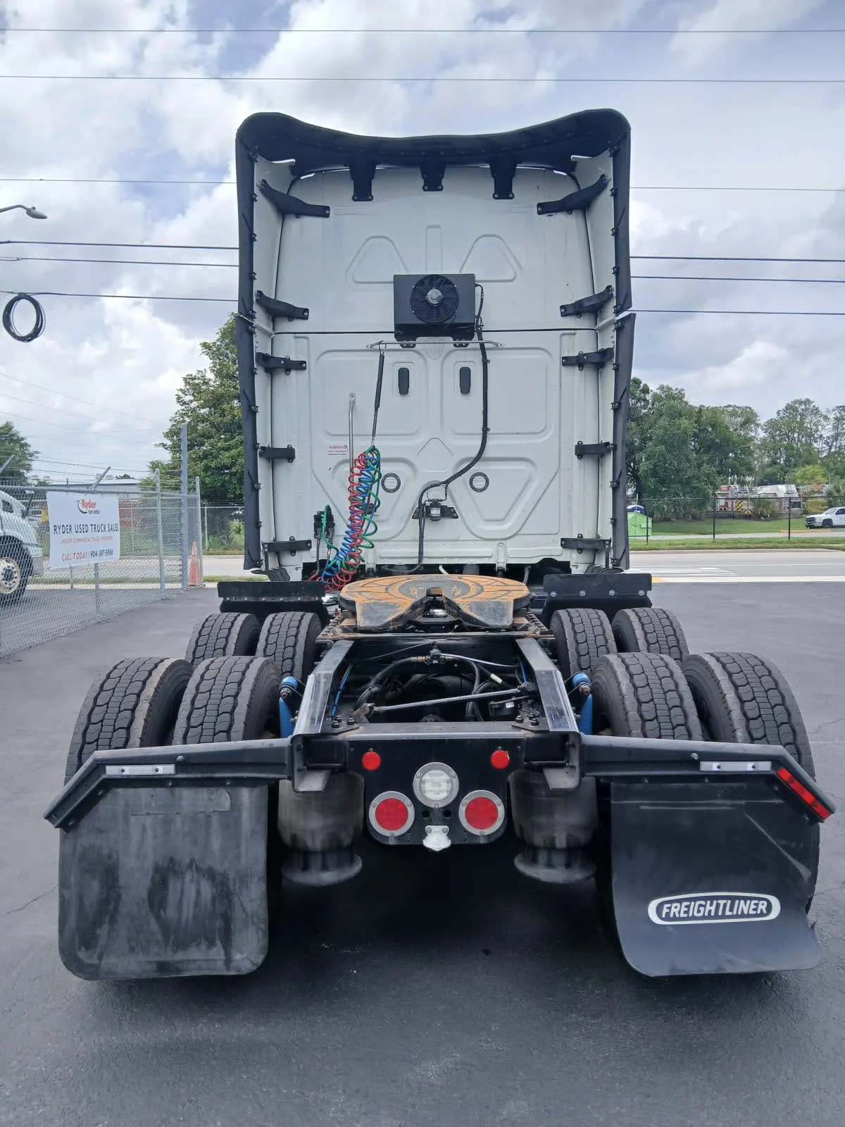 2023 Freightliner Cascadia in Jacksonville, FL — photo 5