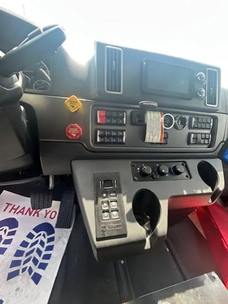 2026 Freightliner eM2 in Cincinnati, OH — photo 12