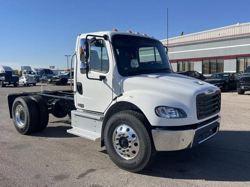 2026 Freightliner eM2 in Cincinnati, OH — photo 13