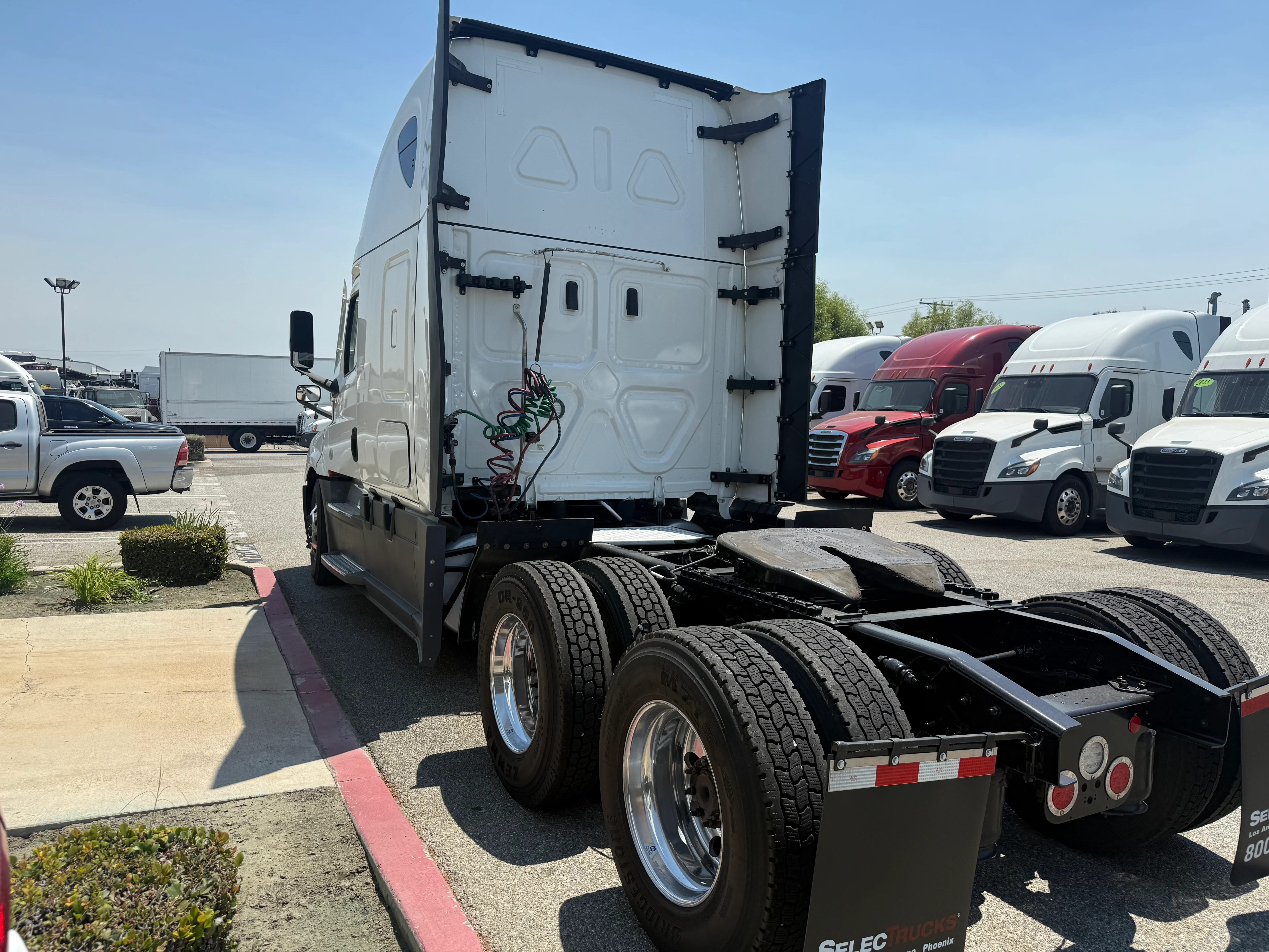 2023 Freightliner Cascadia in Tolleson, AZ — photo 4