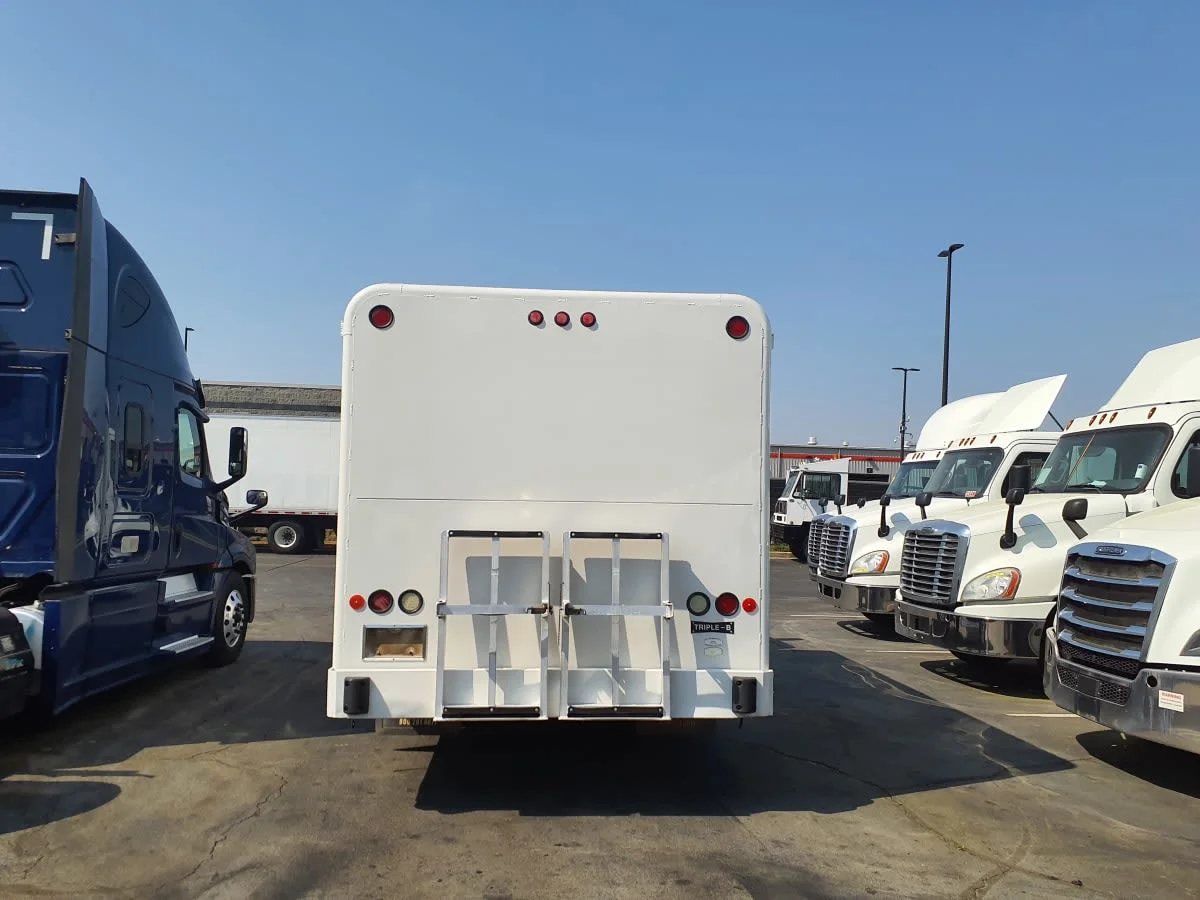 2019 Hino 338 - image 5