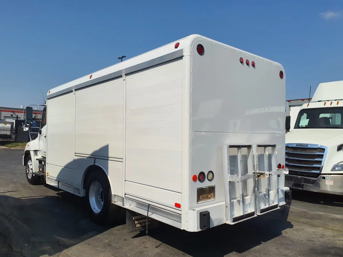 2019 Hino 338 - image 6