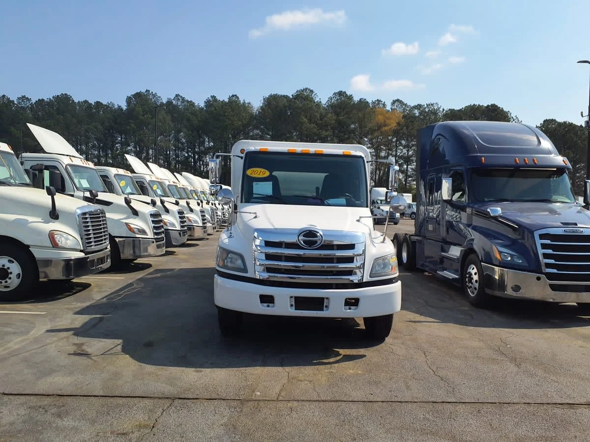 2019 Hino 338 - image 2