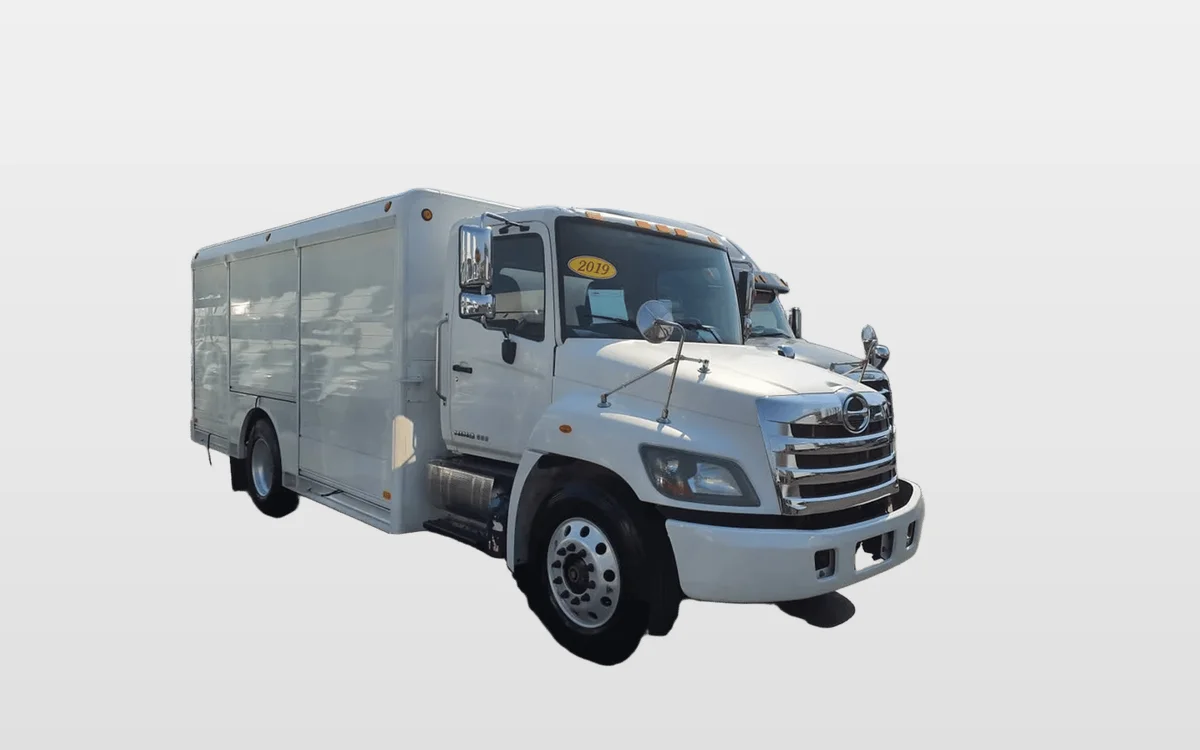 2019 Hino 338 - image 1