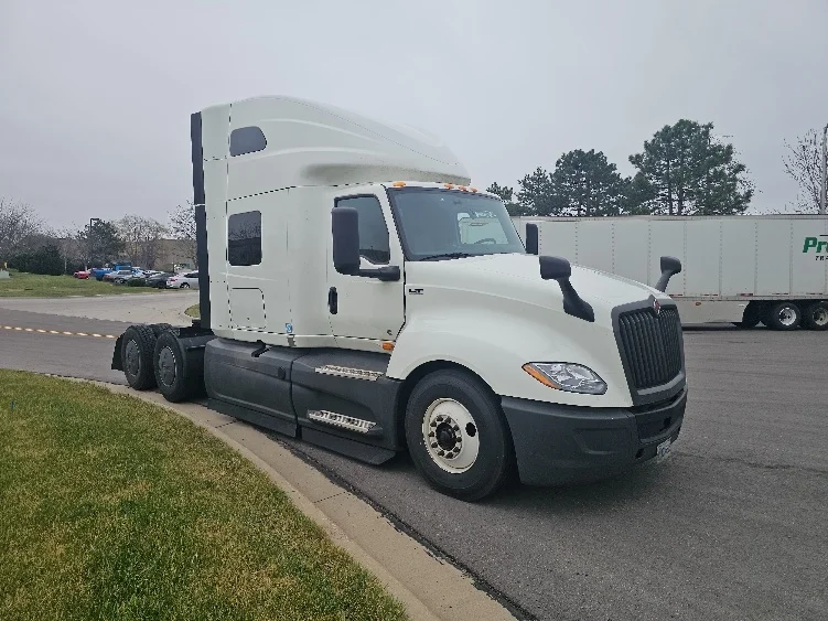 2023 International LT in Lenexa, KS