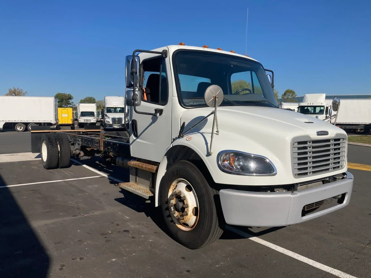 2020 Freightliner M2 106 - image 3