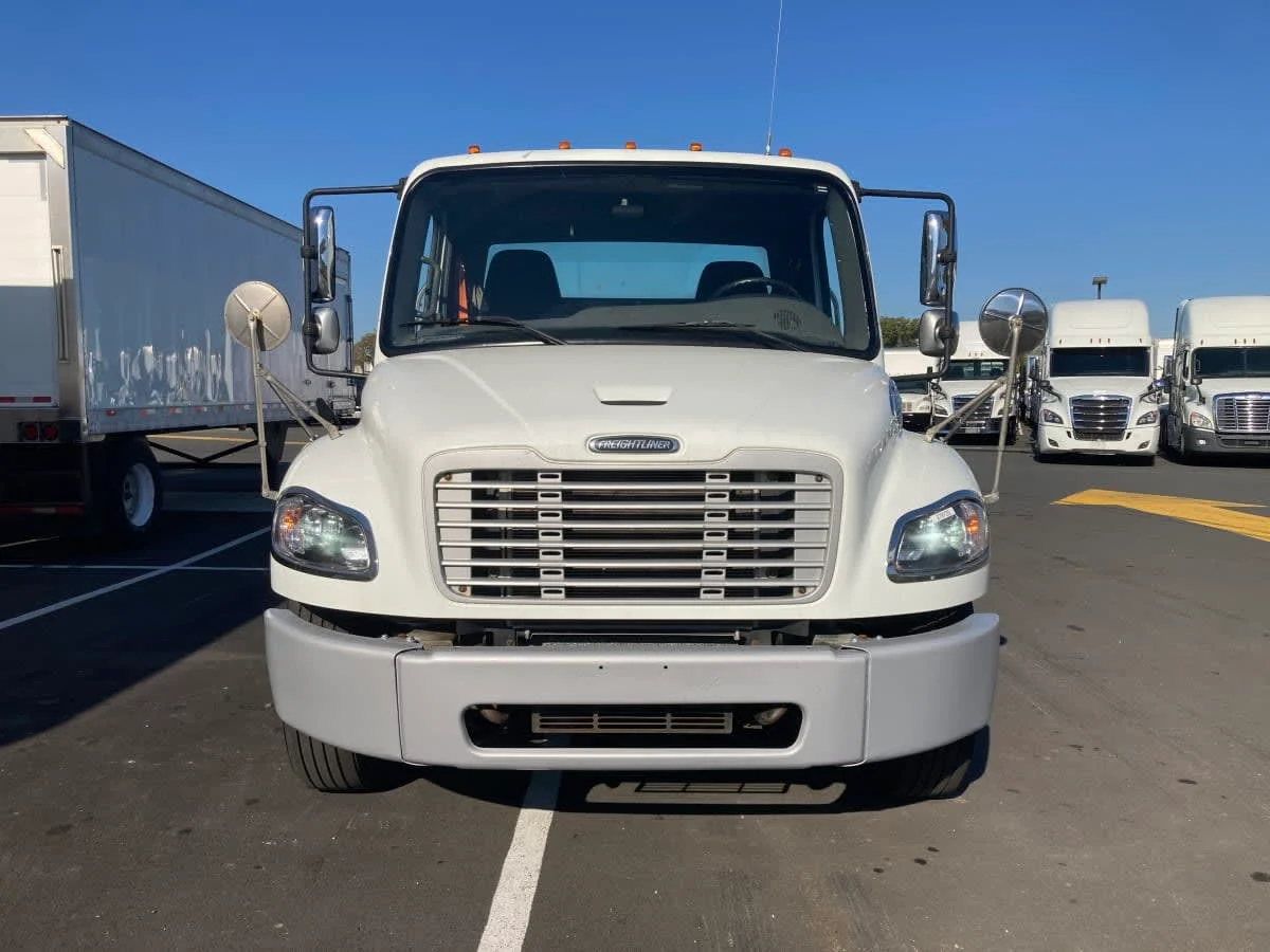 2020 Freightliner M2 106 - image 2