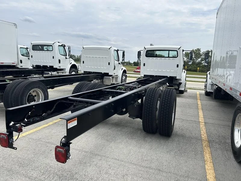 2027 Freightliner M2 106 in Columbus, OH — photo 4