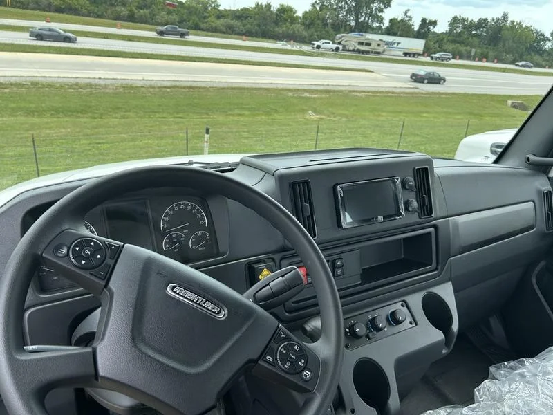 2027 Freightliner M2 106 in Columbus, OH — photo 6