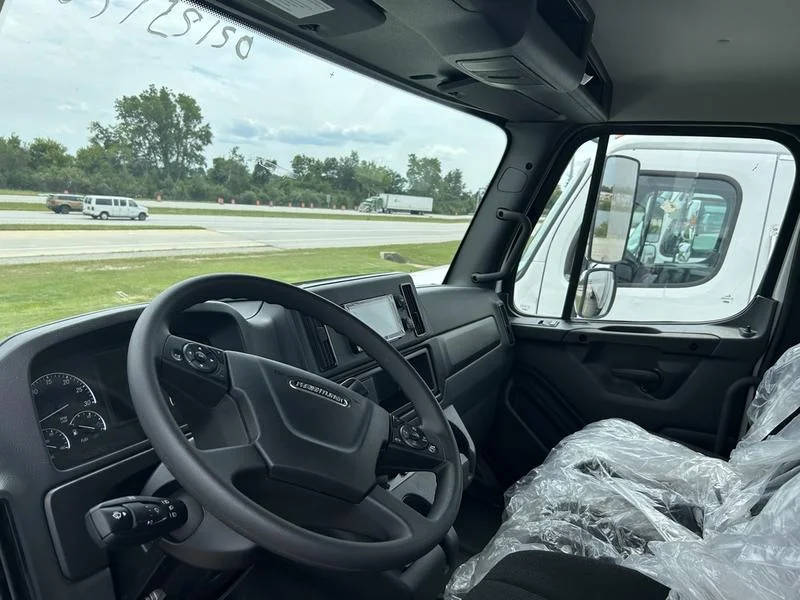 2027 Freightliner M2 106 in Columbus, OH — photo 7