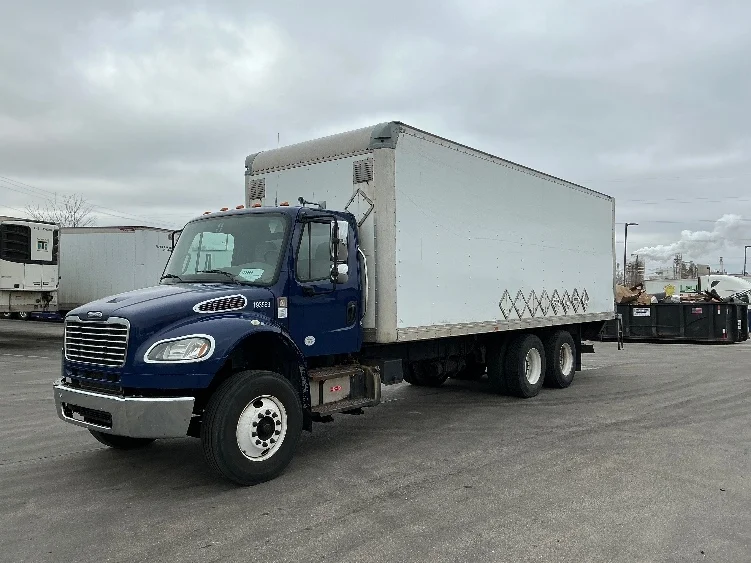 2018 Freightliner M2 106 - image 3