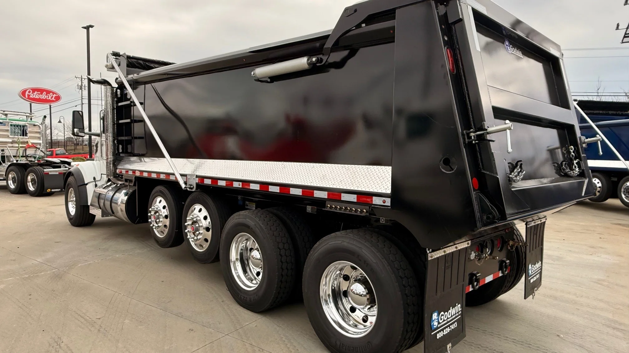 2026 Peterbilt 567 in Charlotte, NC — photo 3