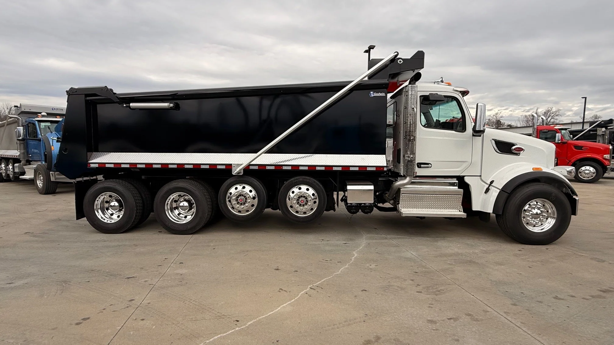 2026 Peterbilt 567 in Charlotte, NC — photo 6