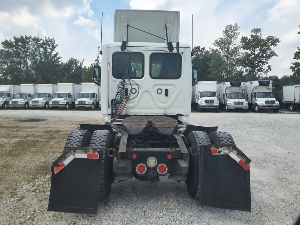 2020 Freightliner Cascadia in Indianapolis, IN — photo 5