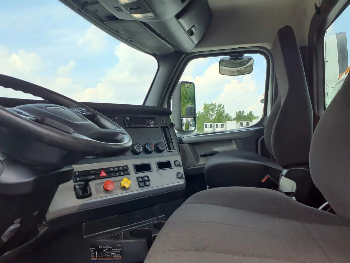 2020 Freightliner Cascadia in Indianapolis, IN — photo 7