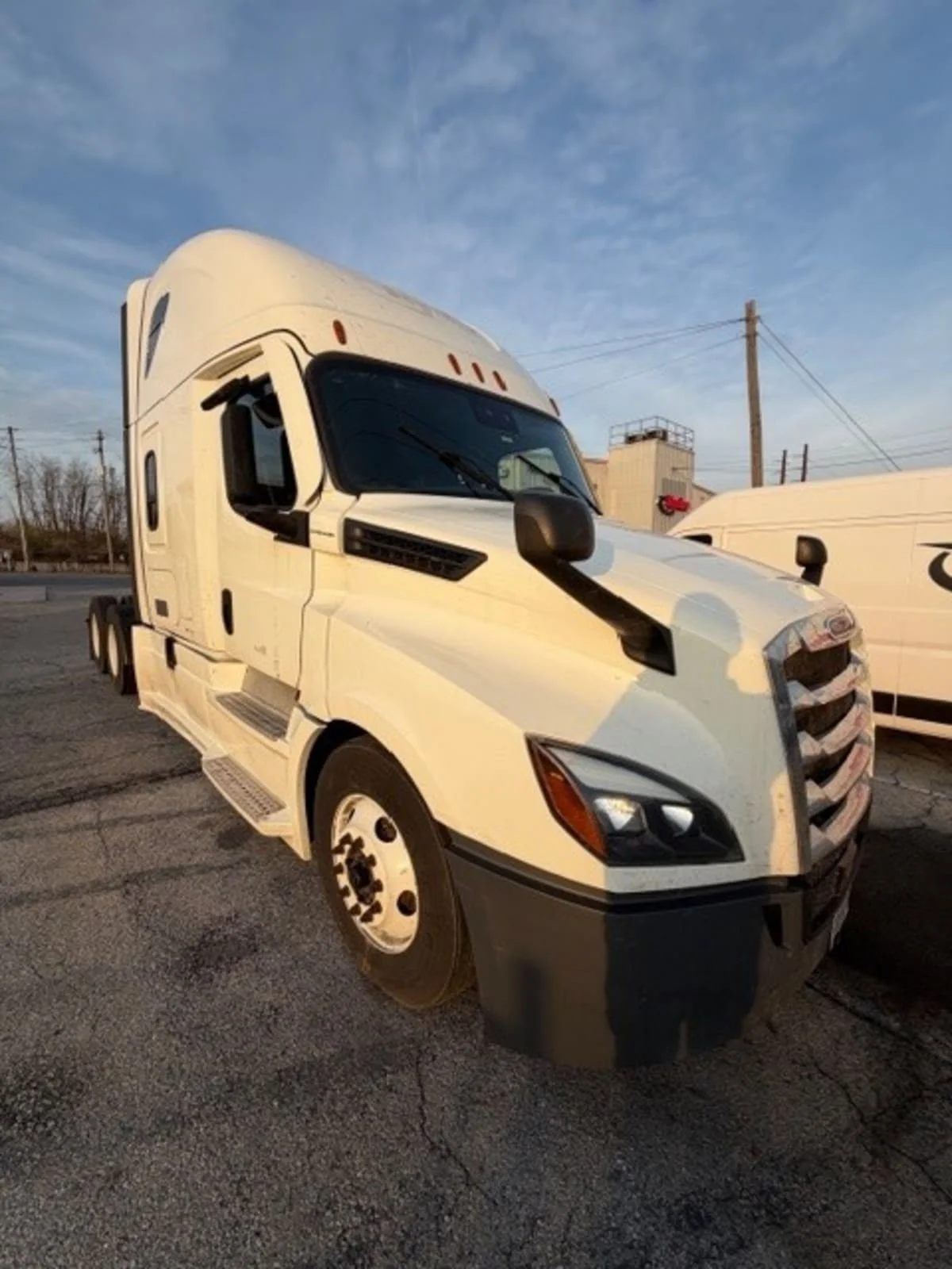 2021 Freightliner Cascadia - image 3
