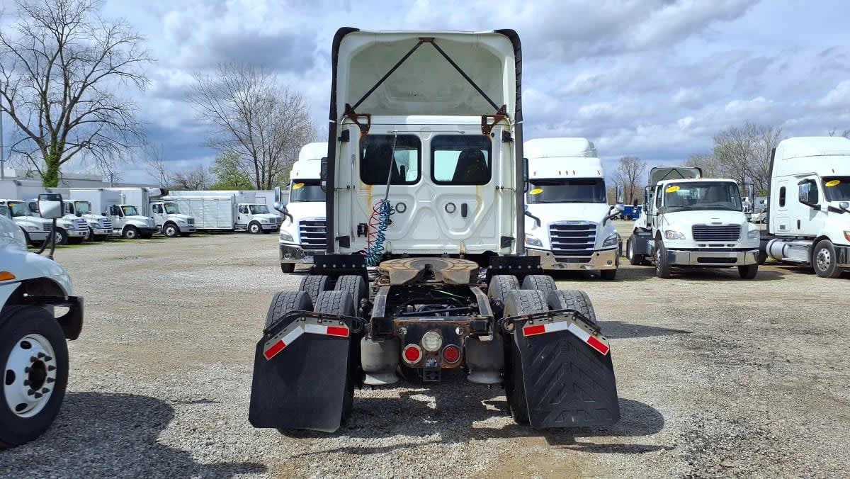 2020 Freightliner Cascadia in West Chester, OH — photo 5