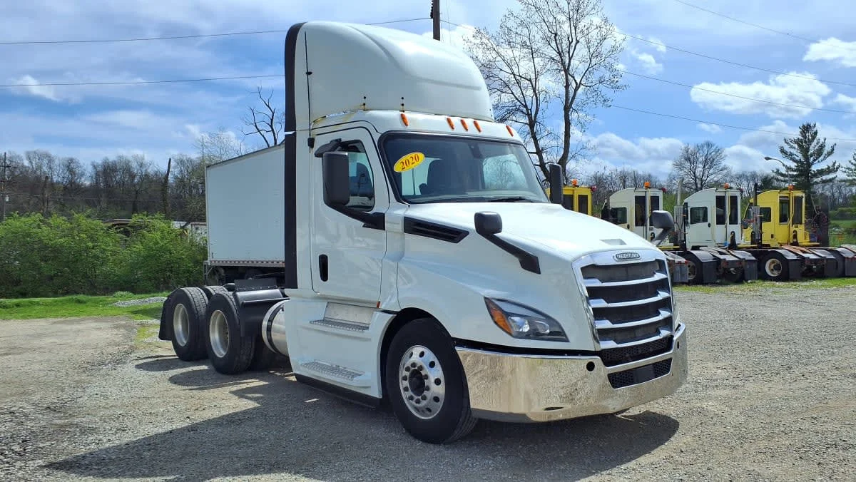 2020 Freightliner Cascadia in West Chester, OH — photo 3