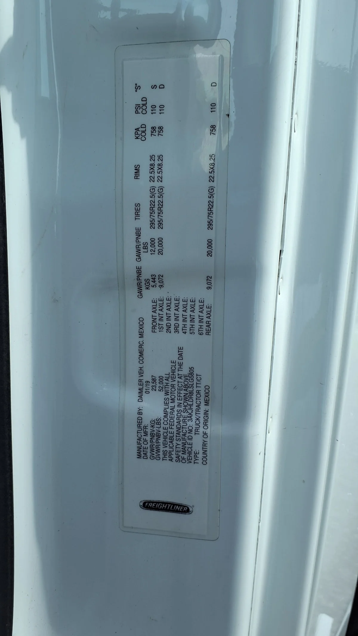 2020 Freightliner Cascadia in West Chester, OH — photo 9