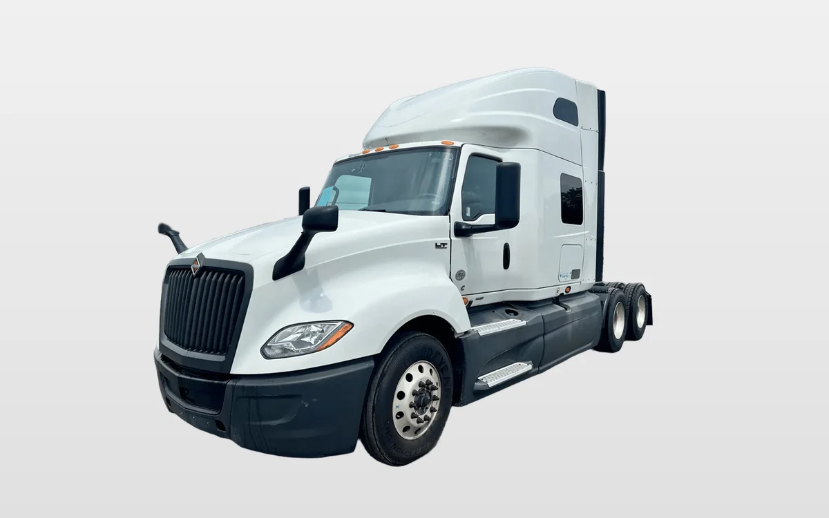 2022 International LT - image 1