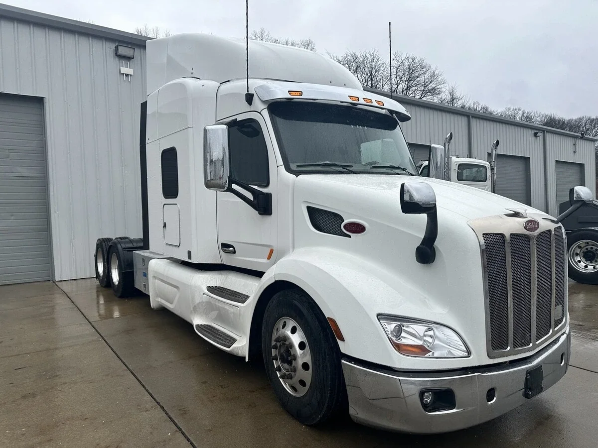 2020 Peterbilt 579 - image 2