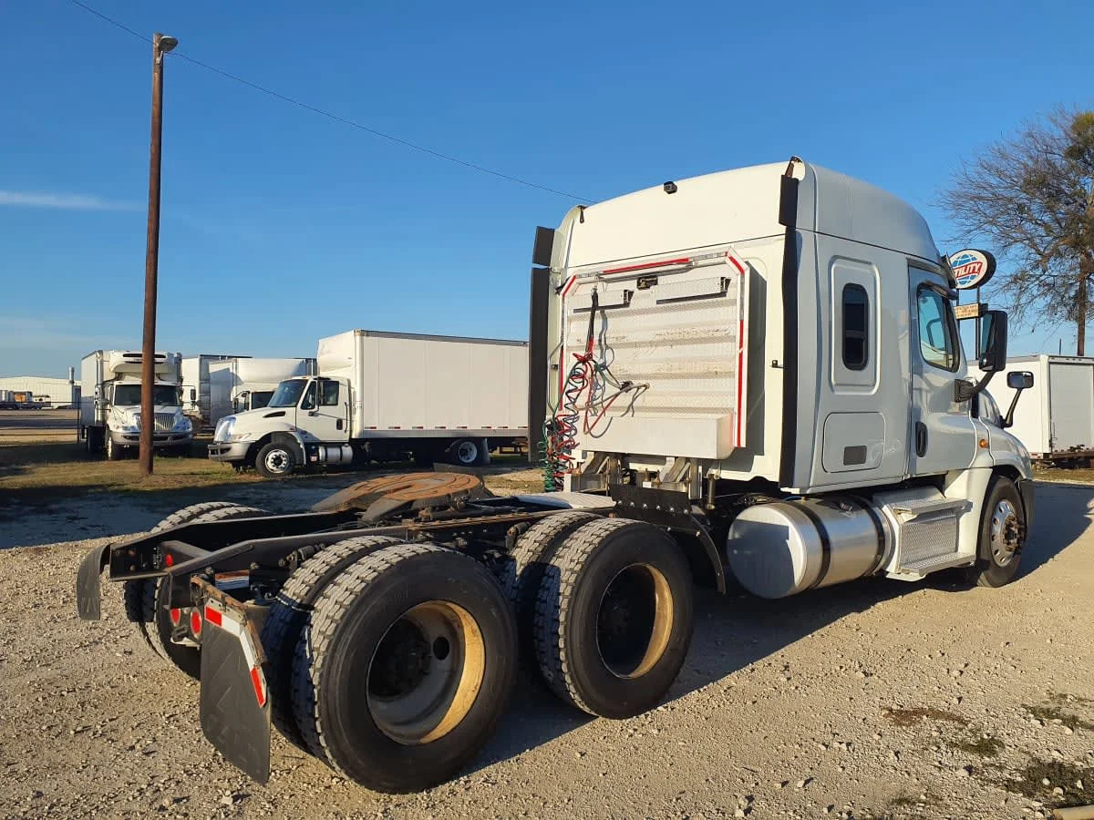 2020 Freightliner Cascadia - image 4