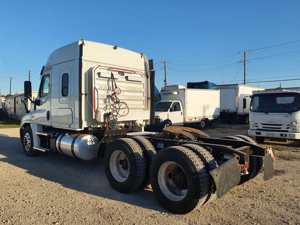 2020 Freightliner Cascadia - image 6