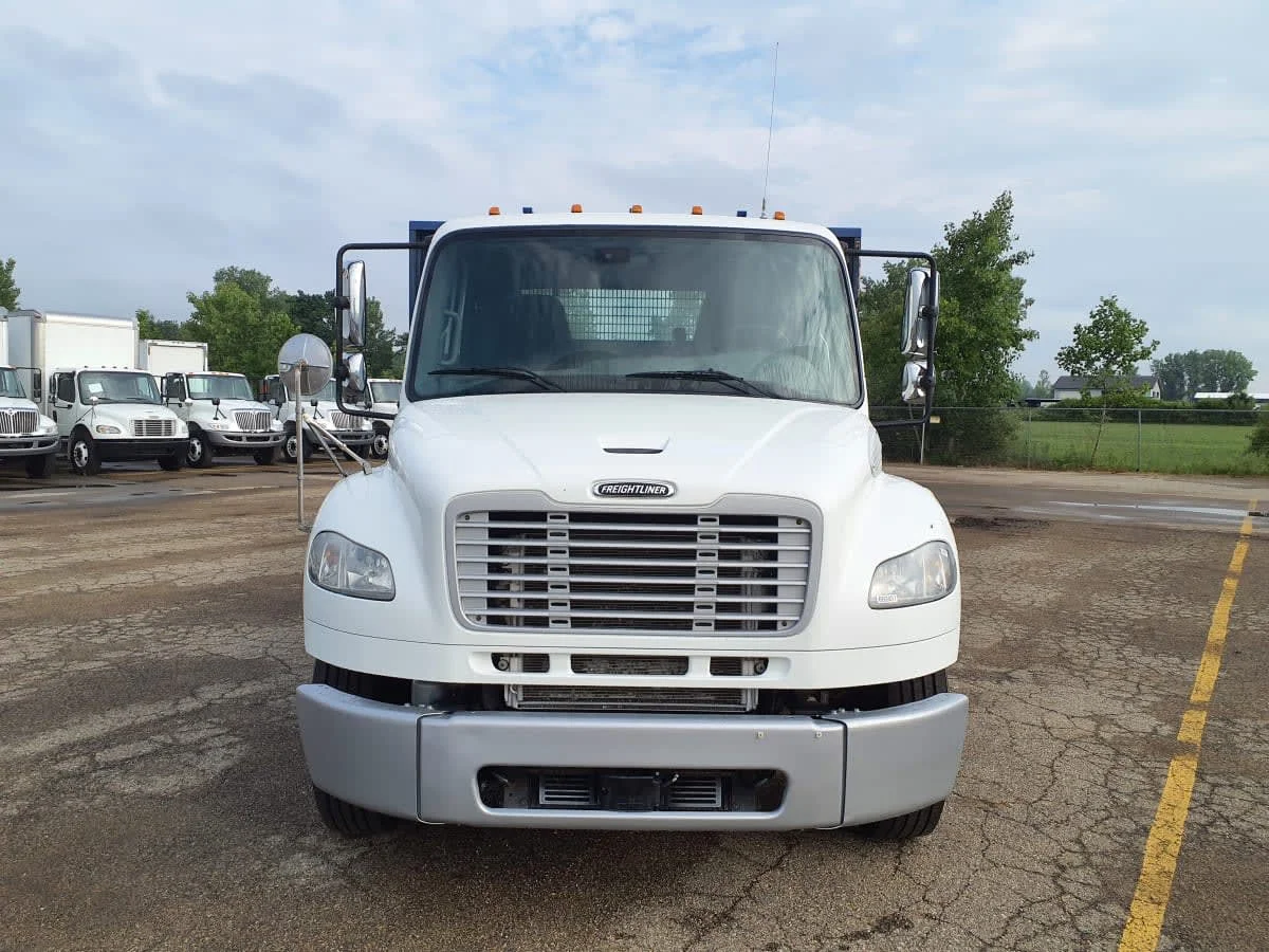 2016 Freightliner M2 106 - image 2