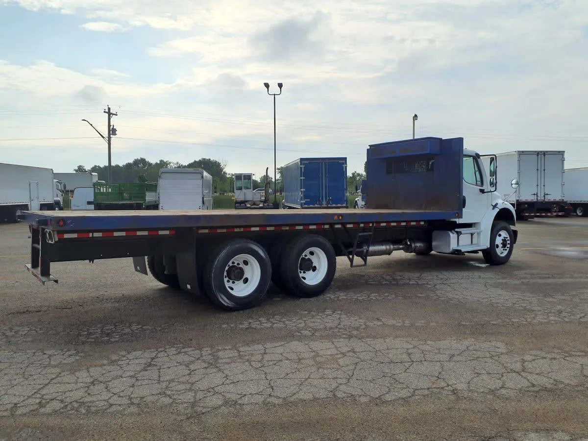 2016 Freightliner M2 106 - image 4