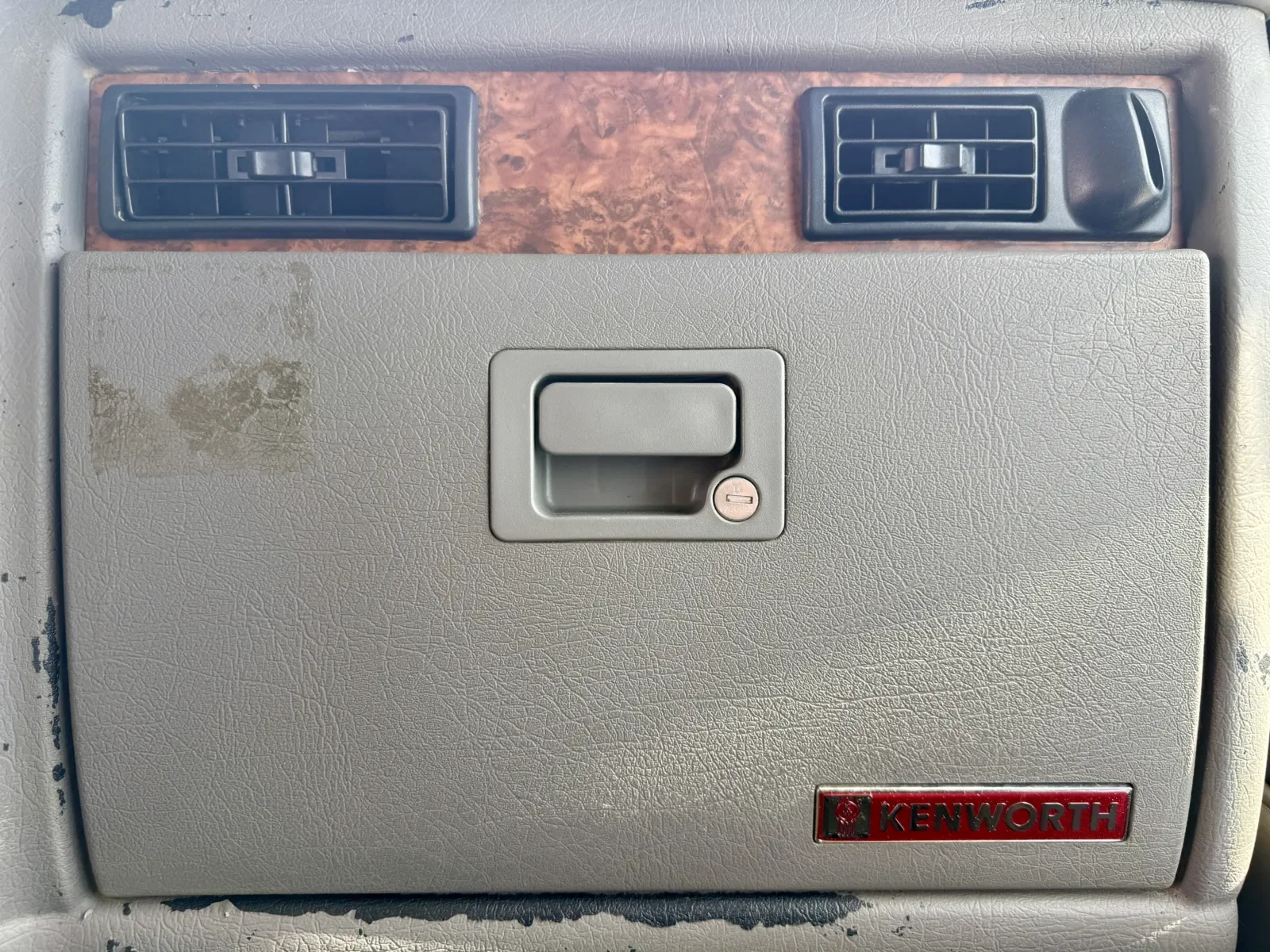 2005 Kenworth W900 - image 19