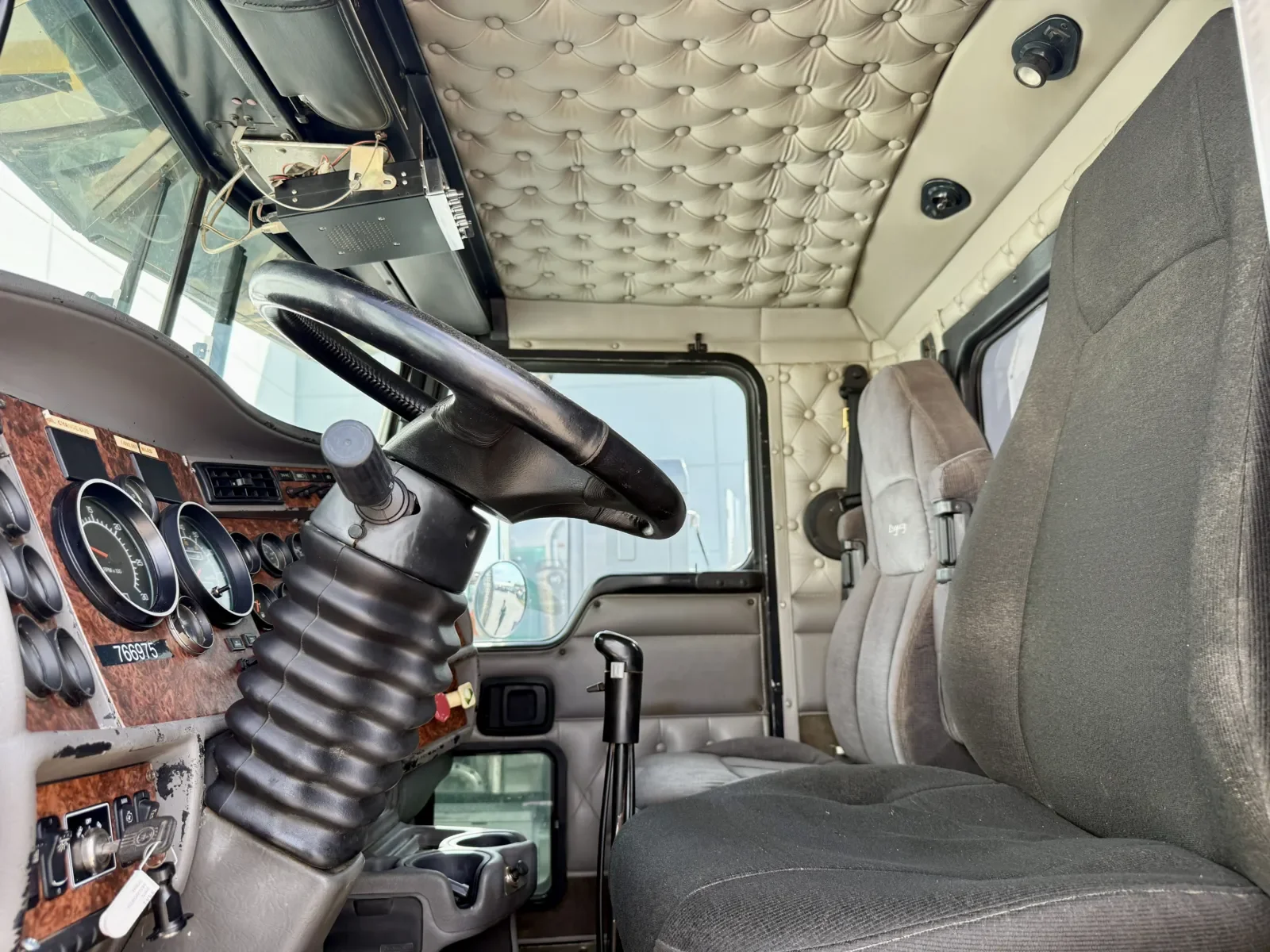 2005 Kenworth W900 - image 14