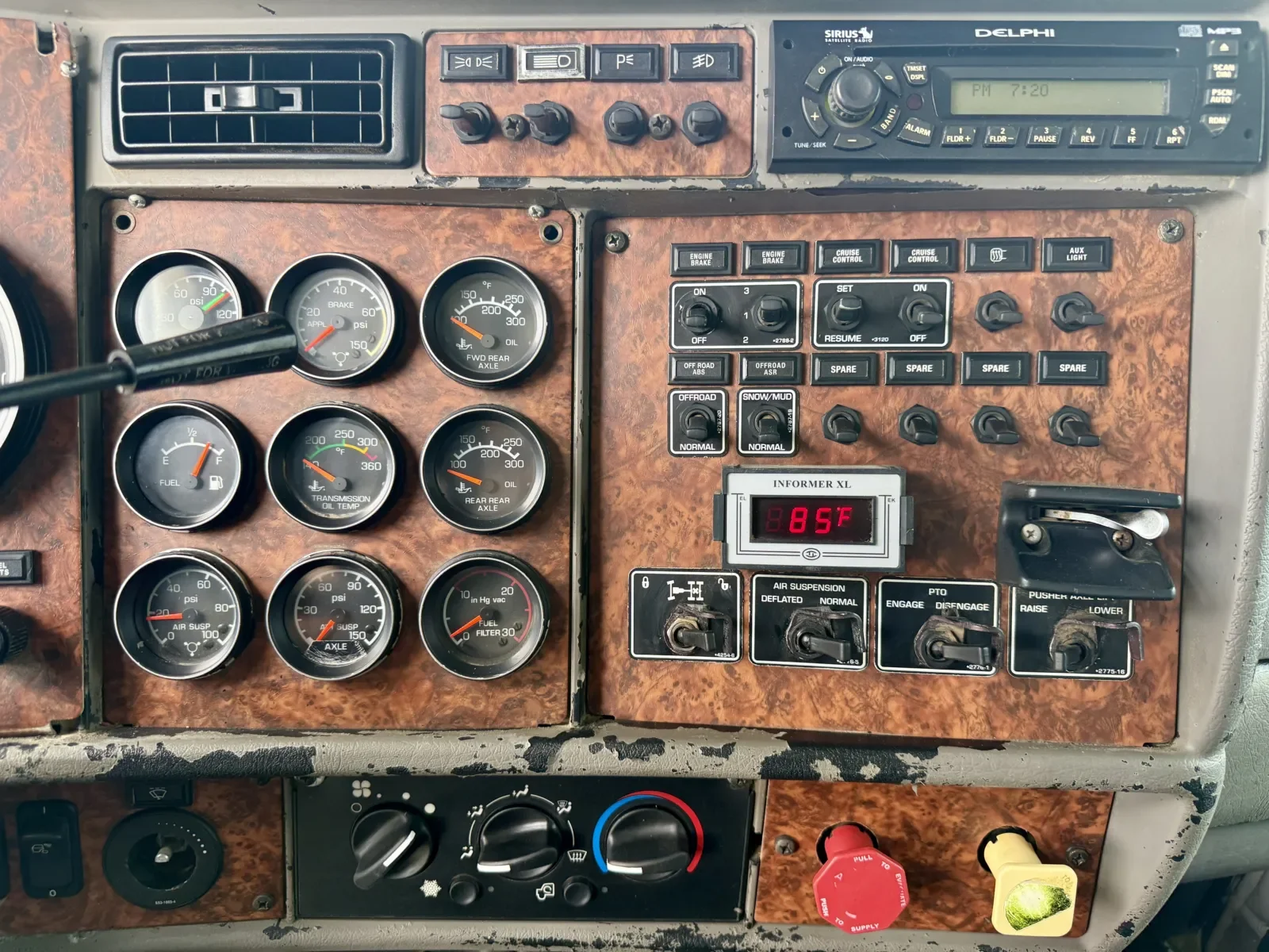 2005 Kenworth W900 - image 18