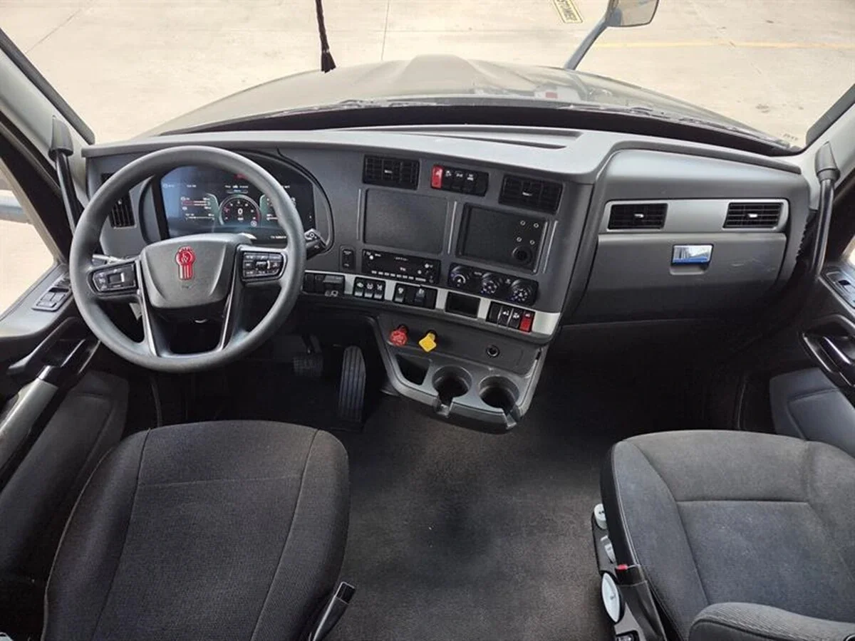 2023 Kenworth T680 — photo 8