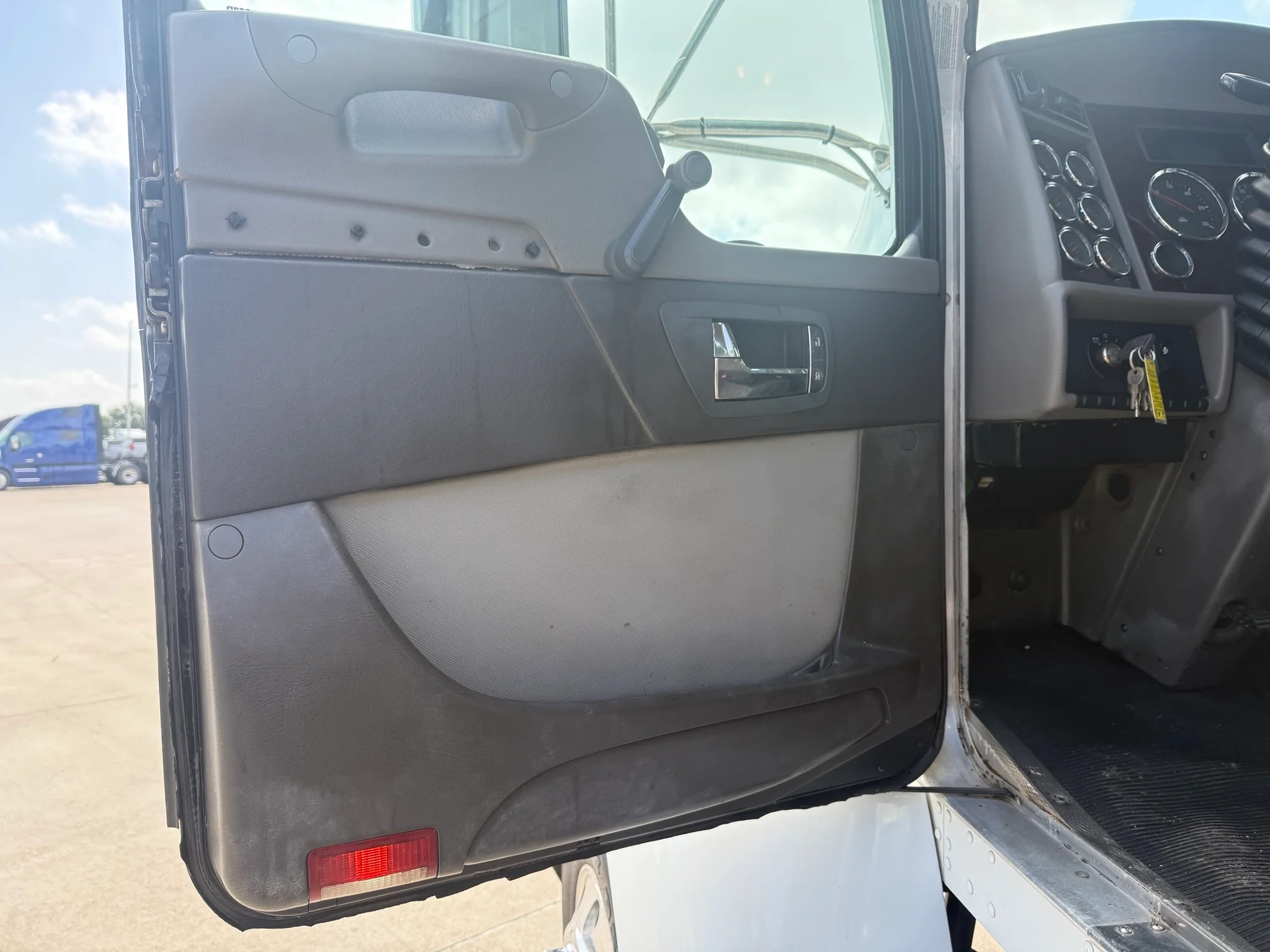 2020 Kenworth T270 in TX — photo 19