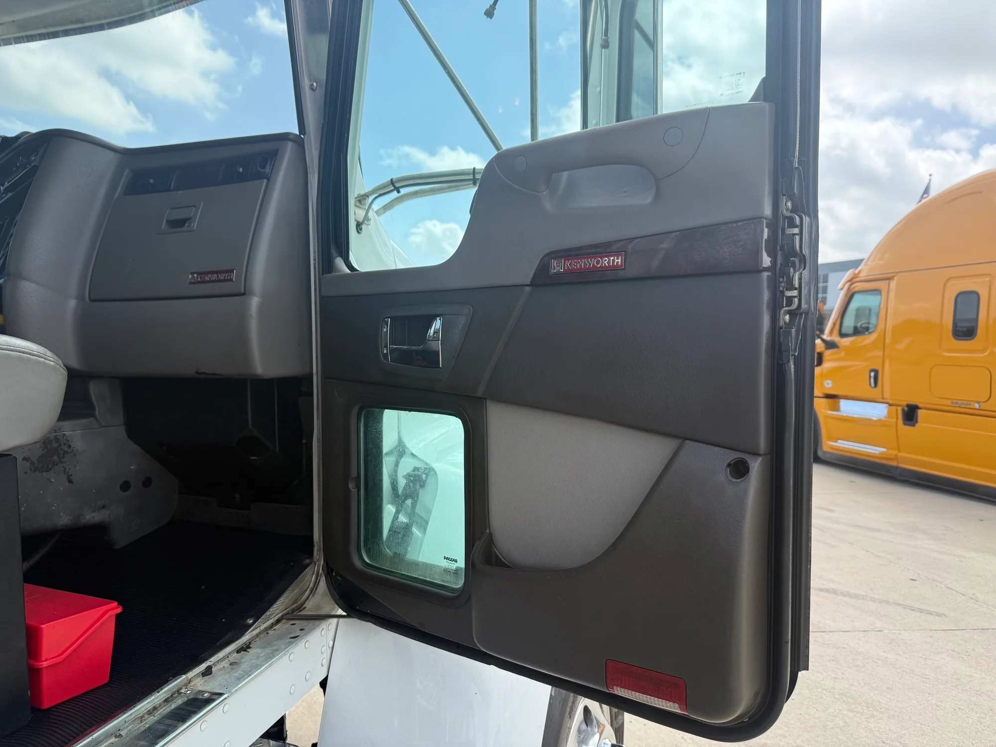 2020 Kenworth T270 in TX — photo 17