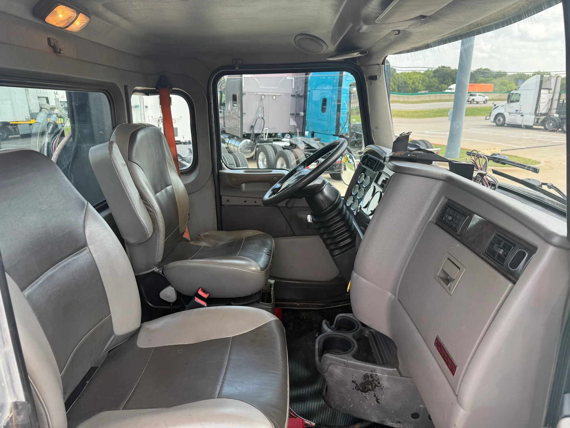 2020 Kenworth T270 in TX — photo 18