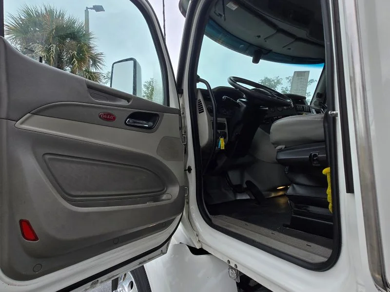 2022 Peterbilt 567 - image 3