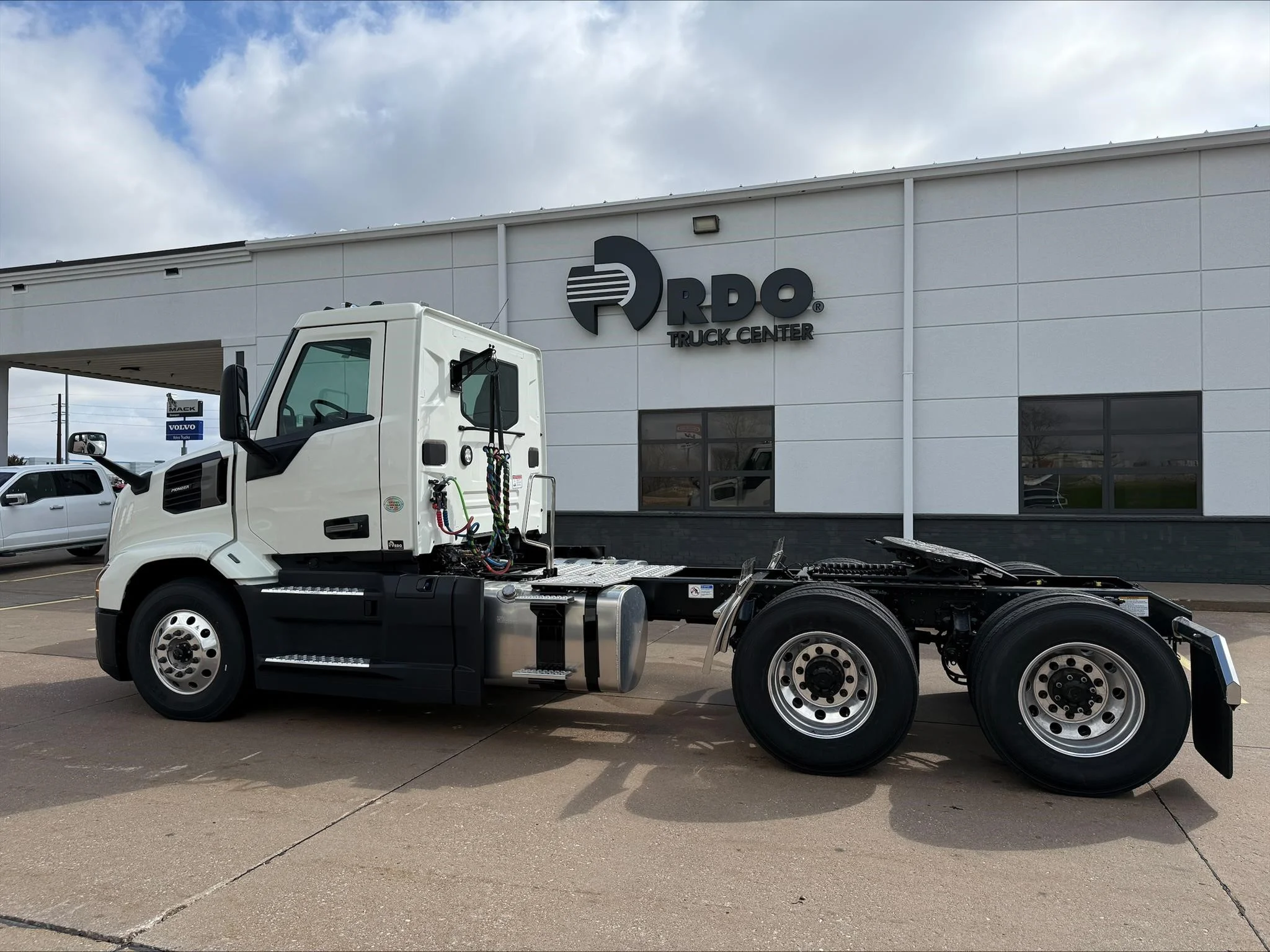 2026 Mack Pioneer — photo 6